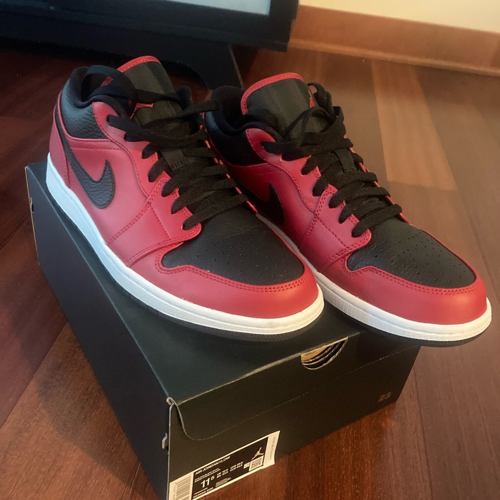 Air Jordan 1 Low Reverse Breds